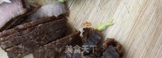 烧驴肉炒蒜苔的做法步骤：5