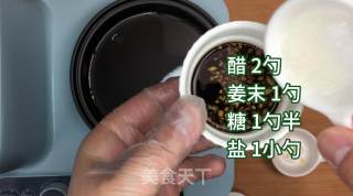 赛螃蟹(炒鸡蛋)，口感软嫩滑爽胜似蟹肉，乖乖在家做美食，武汉加油的做法步骤：1