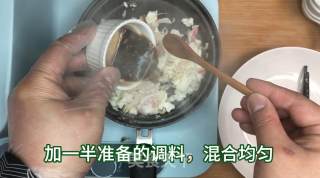 赛螃蟹(炒鸡蛋)，口感软嫩滑爽胜似蟹肉，乖乖在家做美食，武汉加油的做法步骤：3