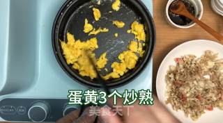 赛螃蟹(炒鸡蛋)，口感软嫩滑爽胜似蟹肉，乖乖在家做美食，武汉加油的做法步骤：5