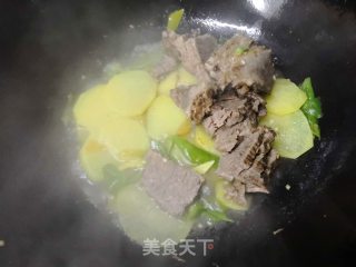 土豆炒牛肉的做法步骤：6