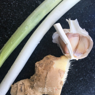 老干妈炒藕片的做法步骤：2