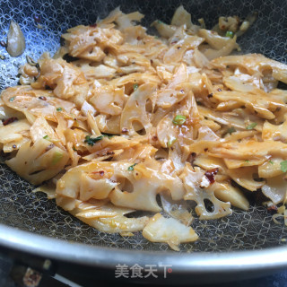 老干妈炒藕片的做法步骤：9
