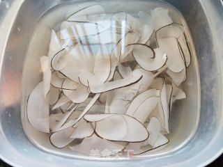 川贝海底椰双雪汤的做法步骤：1