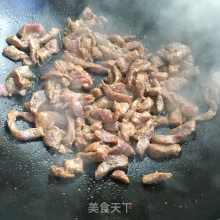 香芹炒牛肉的做法步骤：7