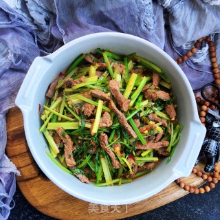 香芹炒牛肉的做法步骤：11