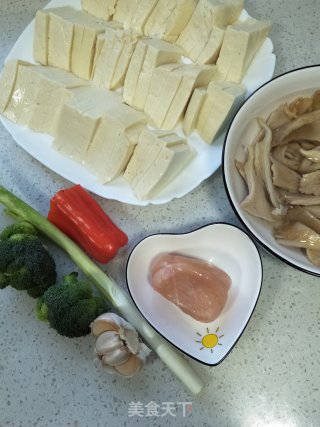 鲍鱼菇烧豆腐的做法步骤：3