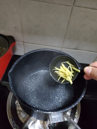 紫菜蛋花香菜汤的做法步骤：2