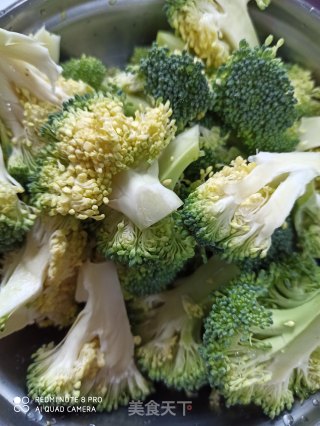 蒜蓉西兰花的做法步骤：2