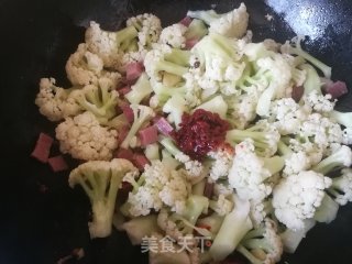 花菜炒火腿丁的做法步骤：9