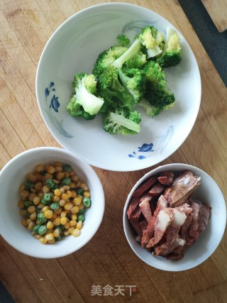 电饭锅煲仔饭的做法步骤：1