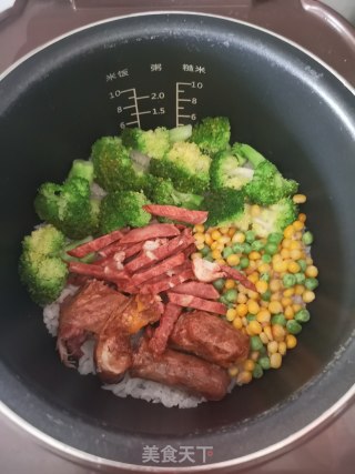 电饭锅煲仔饭的做法步骤：5