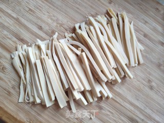 豆腐皮拌菠菜的做法步骤：2