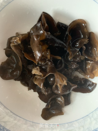 五色炒肉丝的做法步骤：1