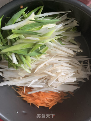 五色炒肉丝的做法步骤：3