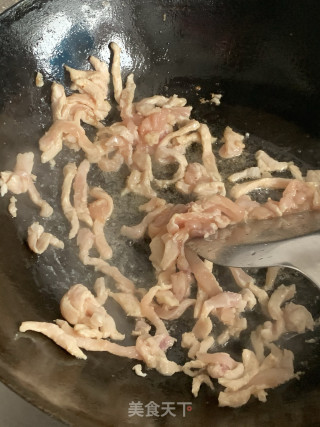 五色炒肉丝的做法步骤：4