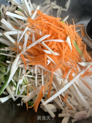 五色炒肉丝的做法步骤：5