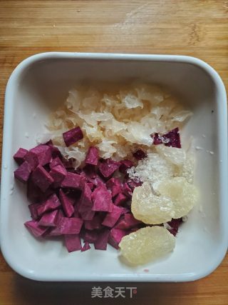 紫薯银耳羹的做法步骤：2
