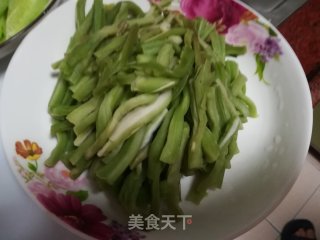 五花肉炒贡菜干的做法步骤：1