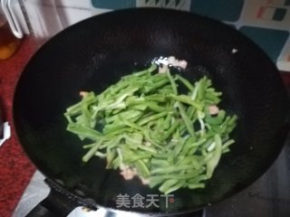 五花肉炒贡菜干的做法步骤：5