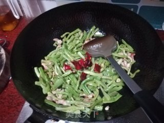 五花肉炒贡菜干的做法步骤：6