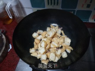 豆腐泡炒青椒的做法步骤：5