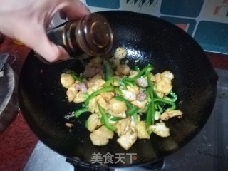 豆腐泡炒青椒的做法步骤：10