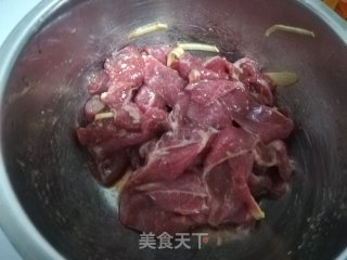 牛肉炒黄瓜的做法步骤：1