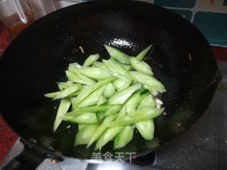 牛肉炒黄瓜的做法步骤：6