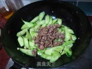 牛肉炒黄瓜的做法步骤：8