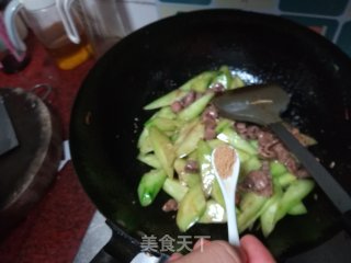 牛肉炒黄瓜的做法步骤：9
