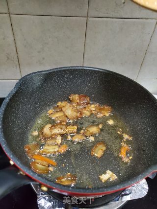 五花肉炒咸菜的做法步骤：4