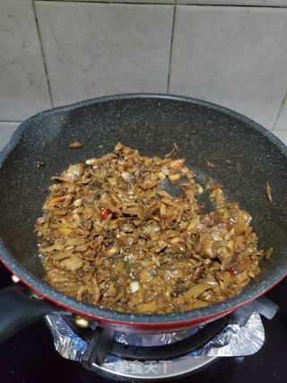 五花肉炒咸菜的做法步骤：9