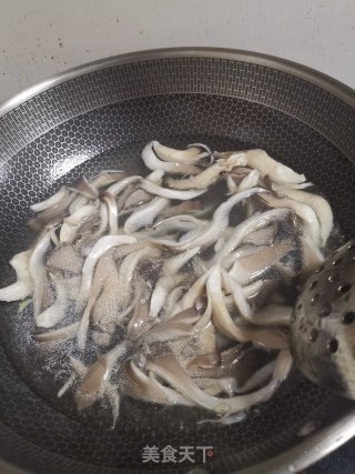 蘑菇炒青菜的做法步骤：3