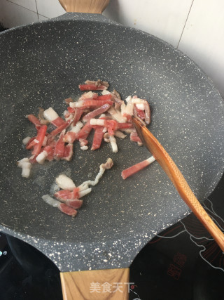 猪肉炒紫色胡萝卜的做法步骤：5
