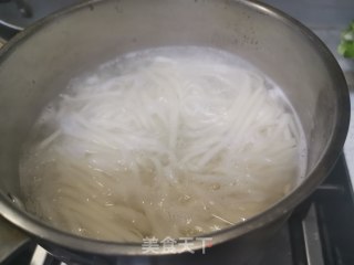 家常麻酱凉面的做法步骤：5