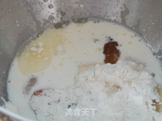 牛奶蜂蜜大麻花的做法步骤：1