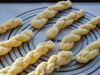 牛奶蜂蜜大麻花的做法步骤：5