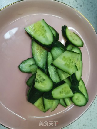 家常黄瓜炒鸡蛋的做法步骤：2