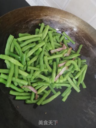 四季豆炒腊肉的做法步骤：4