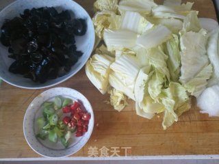 酸辣白菜的做法步骤：1