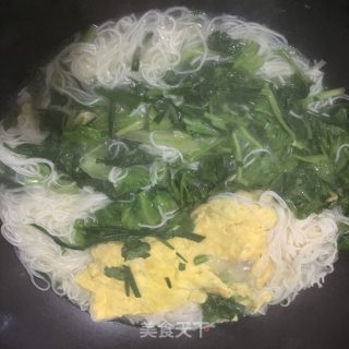 香葱时蔬柴鸡蛋汤面的做法步骤：7