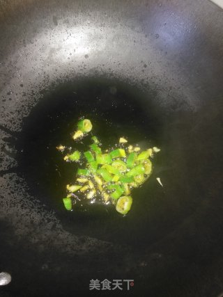 红彩椒木耳炒腐竹的做法步骤：3