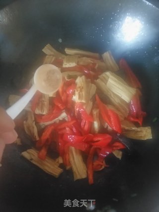 红彩椒木耳炒腐竹的做法步骤：10