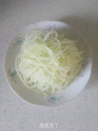 响油白萝卜丝的做法步骤：2