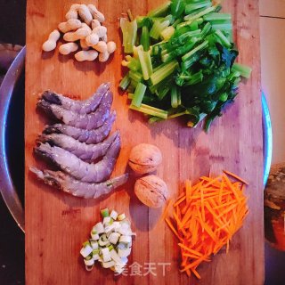 虾球拌芹菜的做法步骤：1
