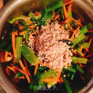 虾球拌芹菜的做法步骤：5