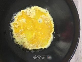 金针菇炒鸡蛋的做法步骤：4