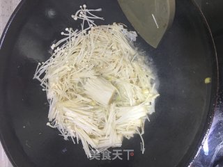 金针菇炒鸡蛋的做法步骤：7