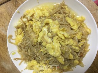金针菇炒鸡蛋的做法步骤：9